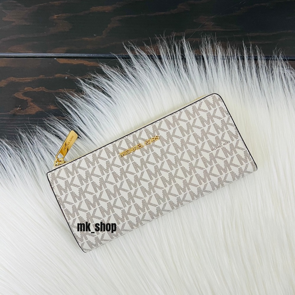 Michael Kors Jet Set Travel Large Three Quarter Zip Wallet